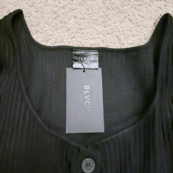 Black Ribbed Button-Up Top - Picture 2 of 4